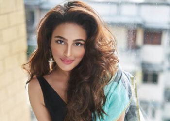 Seerat Kapoor’s Toned Physique In This Six Yard Piece Will Make You Drool - Check Out Her Glamorous Pictures Now