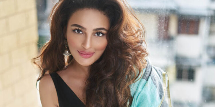 Seerat Kapoor’s Toned Physique In This Six Yard Piece Will Make You Drool - Check Out Her Glamorous Pictures Now