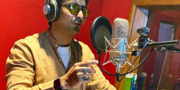 Marathi heartthrob Suhrud Wardekar gives fans a glimpse of his dubbing session for his upcoming movie Aathavani