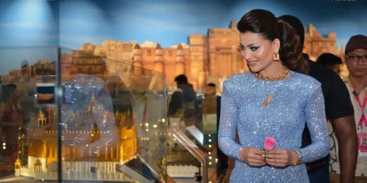 Urvashi Rautela Bollywood Superstar Gets Royal Invitation Tours Pavilions At Expo 2020