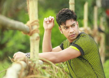 Rishi Saxena an engineer by profession and an artist by heart has a passion for creativity which connects him to Bollywood